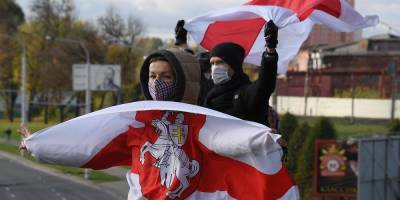 МВД Белоруссии предложило приравнять лозунг "Жыве Беларусь" и БЧБ-флаг к нацисткой символике