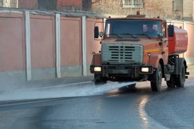 Жара в Петербурге привела к двойному мытью улиц