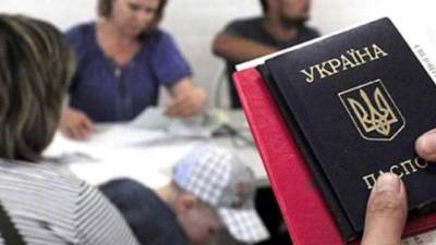 Какие трудности ожидают украинцев при массовой замене паспортов в форме книжечек на ID-карты