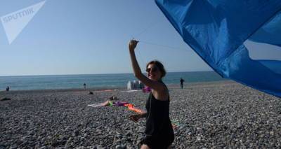 Новый сезон отдыха на Черном море - как туристы развлекаются в Батуми