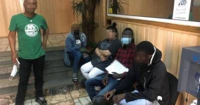 В Киеве милиция "потрусила" хостелы: более десятка задержанных нелегалов (ФОТО)
