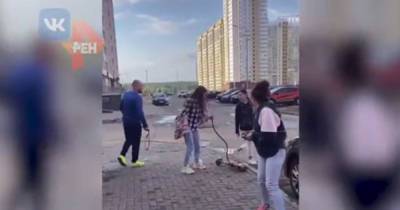 Избивший девушек ремнем сосед попал на камеры в Челябинске