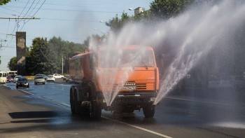 Чтобы спасти вологжан от жары, улицы будут поливать водой