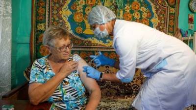 «Вакцинация и ревакцинация неизбежны»: в Кремле ситуацию с COVID назвали тяжелой