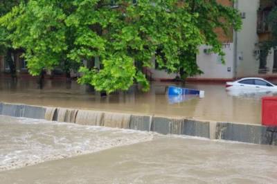 В Ялте объявлены два выходных дня из-за наводнения