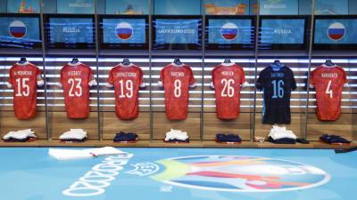 Российские футболисты сыграют в красной форме против датчан