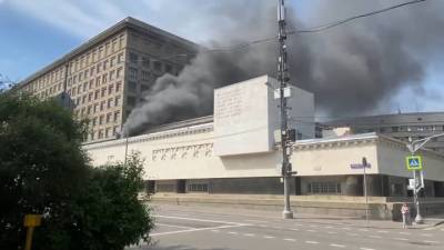 Пожар вспыхнул в военной академии в центре Москвы