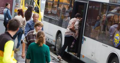 В Калининграде пассажиры автобуса упали и получили травмы при резком торможении автобуса