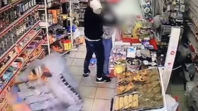 "Не двигайся с места": схватили продавщицу и ограбили магазин в Беэр-Шеве. Видео