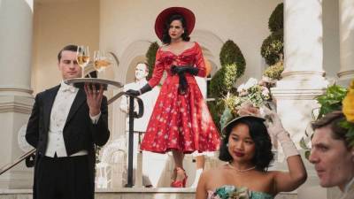 Dressed to kill: красные платья как у Риты Кастильо — главной дивы второго сезона «Почему женщины убивают»