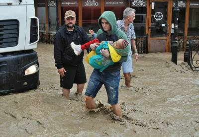 Температурные рекорды и наводнения: погода испытывает на прочность россиян