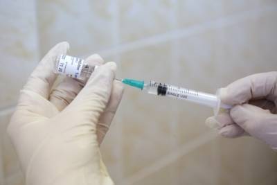 Власти Кубани введут обязательную вакцинацию для «работающих с людьми»