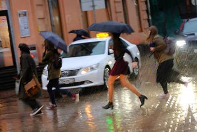 В Москве предрекли ураган с грозой и градом