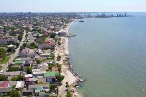 Морские блохи и дикие цены: турист показал видео из курортного Бердянска