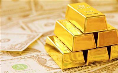 Золото дорожает почти на 1% после сильнейшего недельного падения с марта