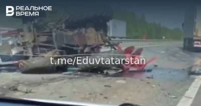 Соцсети: в Татарстане на трассе М-7 произошло ДТП — перевернулся трактор