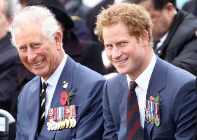 Принц Чарльз ведет себя с сыном Гарри так же, как с принцессой Дианой