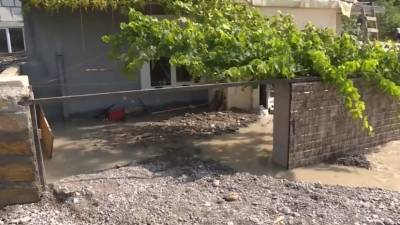 Подтопление в Ялте: жилые дома почти полностью ушли под воду в Васильевке