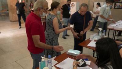 На внеочередных парламентских выборах в Армении победу одержала партия Никола Пашиняна