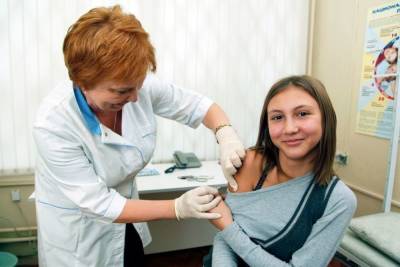 В Петербурге заговорили о возможных ограничениях для не прошедших вакцинацию студентов