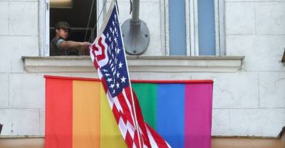 На здании Госдепа решили повесить флаг ЛГБТ-сообщества