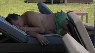 Появилось фото Кулебы, спящего на полях дипломатического форума в Анталье
