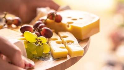 Диетолог Емельянова перечислила признаки качественного сыра