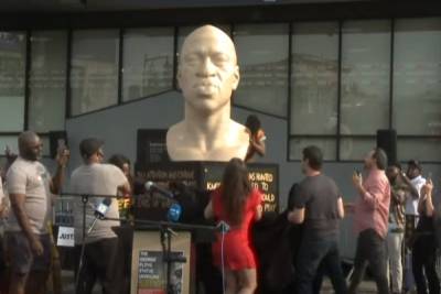 В Бруклине установили белую статую чернокожего Джорджа Флойда
