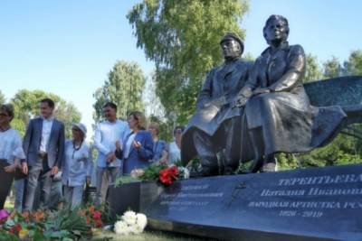 В Ярославле появился памятник актерам