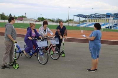Саратовские пенсионеры проводят социальные акции и занимаются спортом