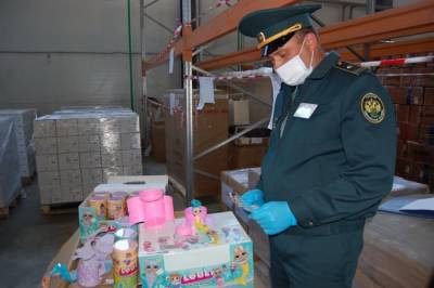 Смоленские таможенники задержали более 7 тысяч контрафактных игрушек