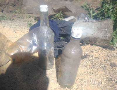 Магнитогорец выкопал в своем палисаднике бутылки с ртутью, которые лежали в земле 10 лет