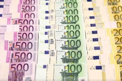 Доллар на "МосБирже" торгуется чуть выше руб., евро - около 87 руб.