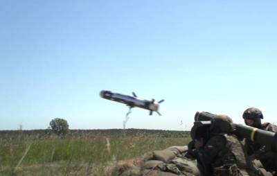 В Польше тренировали уничтожение условных российских танков с применением ПТРК Javelin