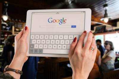 Пользователи смартфонов сообщили о сбоях в работе Google