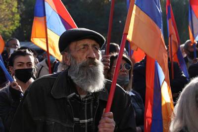 Жители Карабаха потребовали наказать президента после поддержки Пашиняна