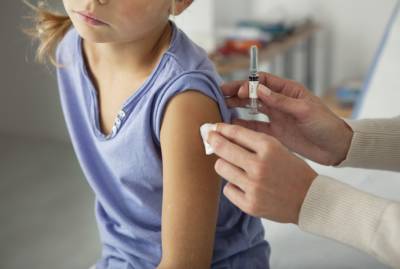 В России начинают проверять вакцину от COVID-19 на детях