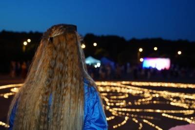 В Петербурге зажгли 30 тысяч свечей в честь годовщины начала войны