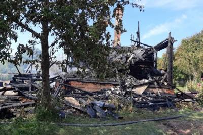 В Вяземском районе сгорел жилой дом, пока хозяин был в огороде