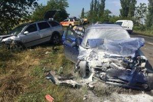 На Николаевщине столкнулись три легковушки и грузовик: двое погибших. ВИДЕО