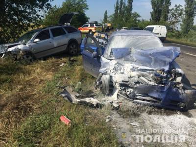 В Николаевской области столкнулись 3 авто и грузовик: есть погибшие, среди пострадавших дети