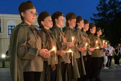 Тысячи «Свечей памяти» зажгли в Ленобласти утром 22 июня