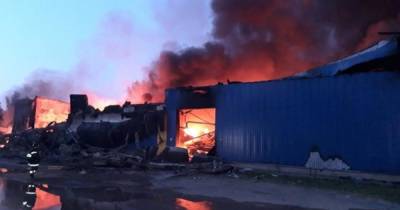 Открытое горение на складе с полиэтиленом ликвидировано под Москвой