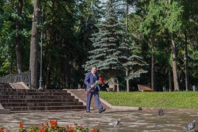 В День памяти и скорби Любимов возложил цветы к вечному огню в Алматы