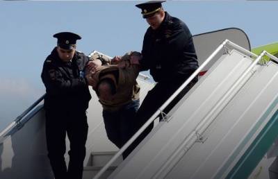 Потасовку с оскорбившим женщину грузином в самолете сняли - видео
