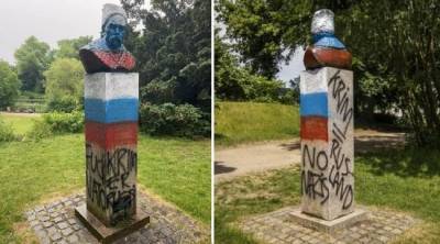 Памятник Тарасу Шевченко в Копенгагене разукрасили в цвета флага России