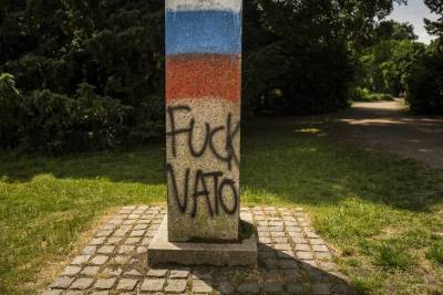 Российские футбольные фанаты изуродовали памятник Шевченко в Дании