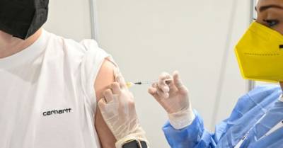 В Украине начинают вакцинировать от коронавируса бизнес: колоть будут Pfizer