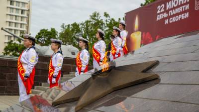 Во Владивостоке в День памяти и скорби почтили память советских воинов