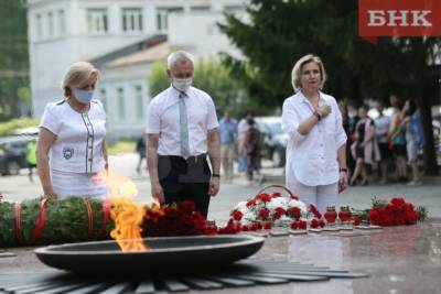 В Сыктывкаре возложили цветы в память о погибших в Великой Отечественной войне